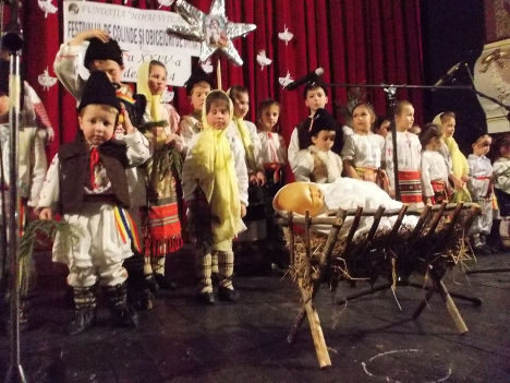 Colinde, Colinde...în cadrul Festivalului Internațional de Colinde și Obiceiuri de iarnă CRĂCIUNUL LA ROMÂNI care continuă, la sfârșit de săptămână