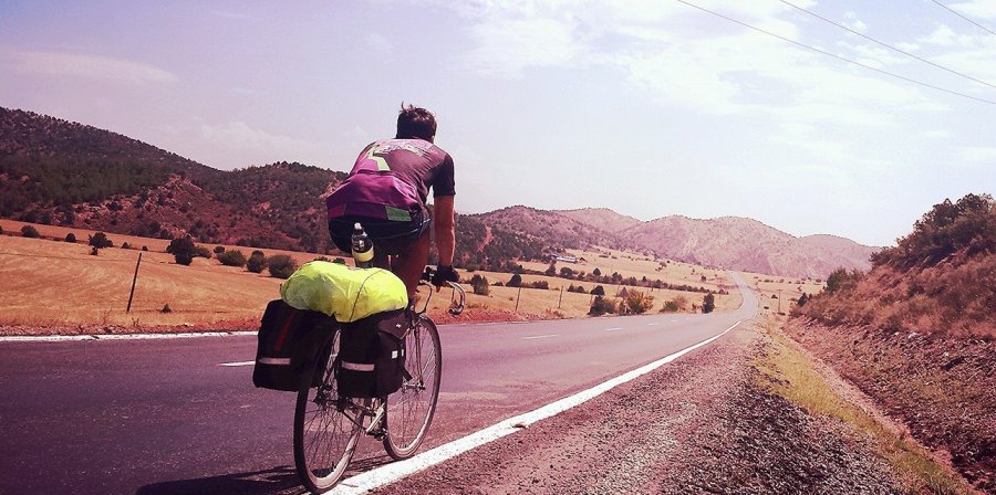 Ultraciclistul Bagoly Levente porneşte într-o cursă de 2.750 km în Africa