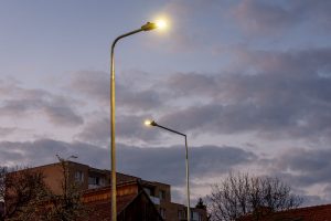 Iluminatul public a fost modernizat pe 93 de străzi din Sfântu Gheorghe, în ultimii 12 ani  Primarul Antal Árpád face un apel la locuitori să sesizeze în continuare defecţiunile în ceea ce priveşte iluminatul public