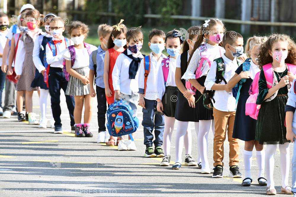 Începe noul an şcolar 2021 - 2022, tot sub semnul pandemiei de coronavirus