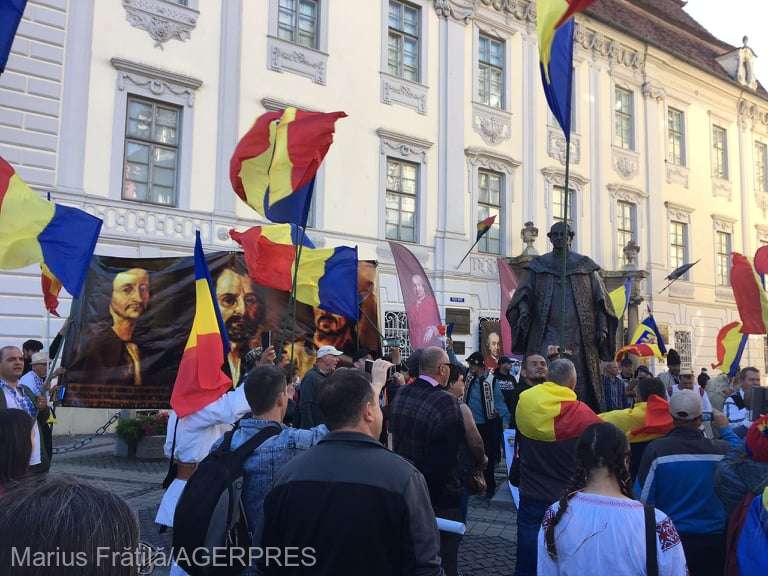 Sibiu: Protest în Piaţa Mare, faţă de amplasarea statuii baronului Samuel von Brukenthal