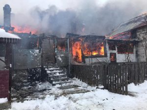 Un scurtcircuit electric - cauza incendiului care a afectat mai multe locuinţe din Comandău