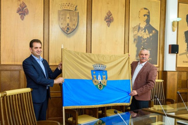 Instanţa a anulat steagul municipiului Sfântu Gheorghe; primarul se declară „şocat”