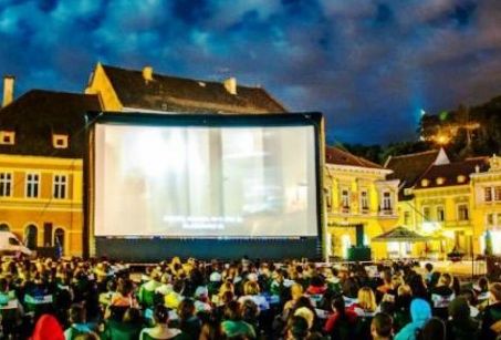 Cultură Filme şi concerte  în Piaţa Sfatului din Braşov