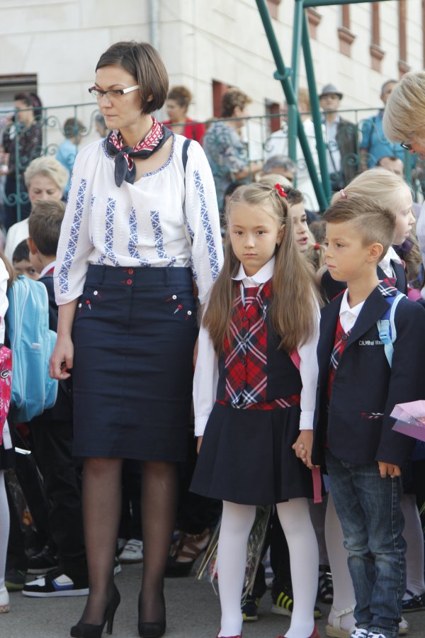 Anul școlar 2017-2018, deschis luni, prin momente festive