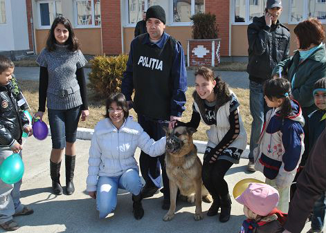 Activități pentru copii organizate de polițiștii din cadrul biroului pentru protecția animalelor, de Ziua Copilului