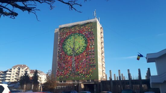 Demolarea hotelului Bodoc, în locul căruia se va construi un centru multifuncţional, ar putea începe în acest an