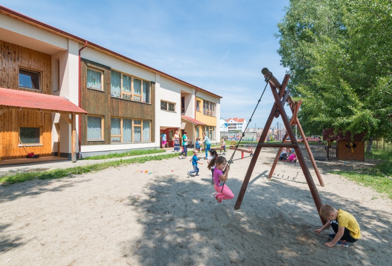 Începe reînscrierea la grădiniță; înscrierea copiilor nou-veniți, programată la finele lunii