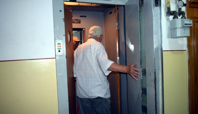 Primăria Sfântu Gheorghe, dispusă să cofinanţeze instalarea lifturilor în câteva scări de bloc construite în perioada comunistă