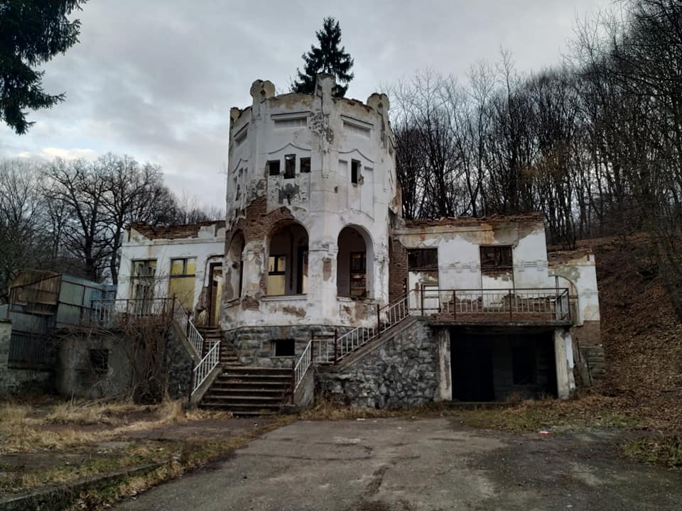 Dispensar și cabinet stomatologic la Vâlcele, constuite  în locul fostului restaurant Izvorul Roșu