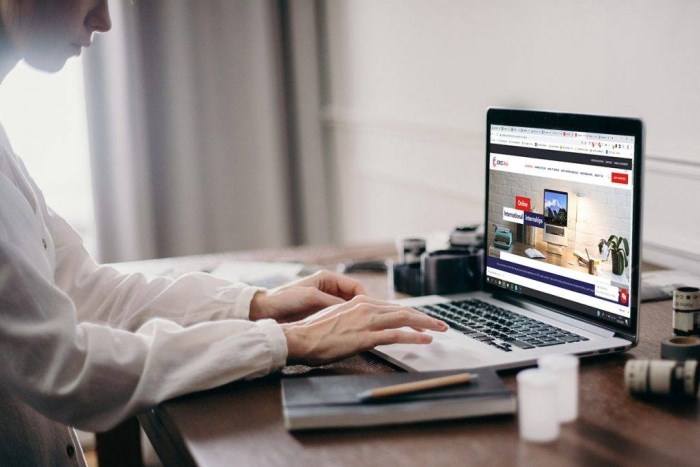 Educatorii din Sfântu Gheorghe pot depune cererile pentru programul de sprijinire a achiziționării de dispozitive electronice