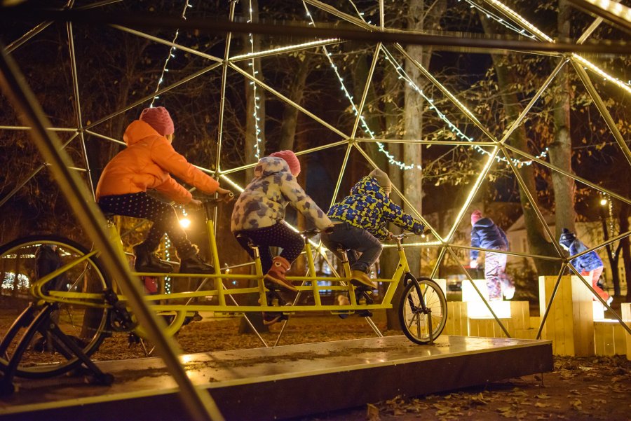 Instalaţii interactive în aşteptarea Crăciunului la Sfântu Gheorghe