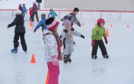 Patinoarul acoperit de lângă Arena Sepsi din Sfântu Gheorghe, deschis publicului