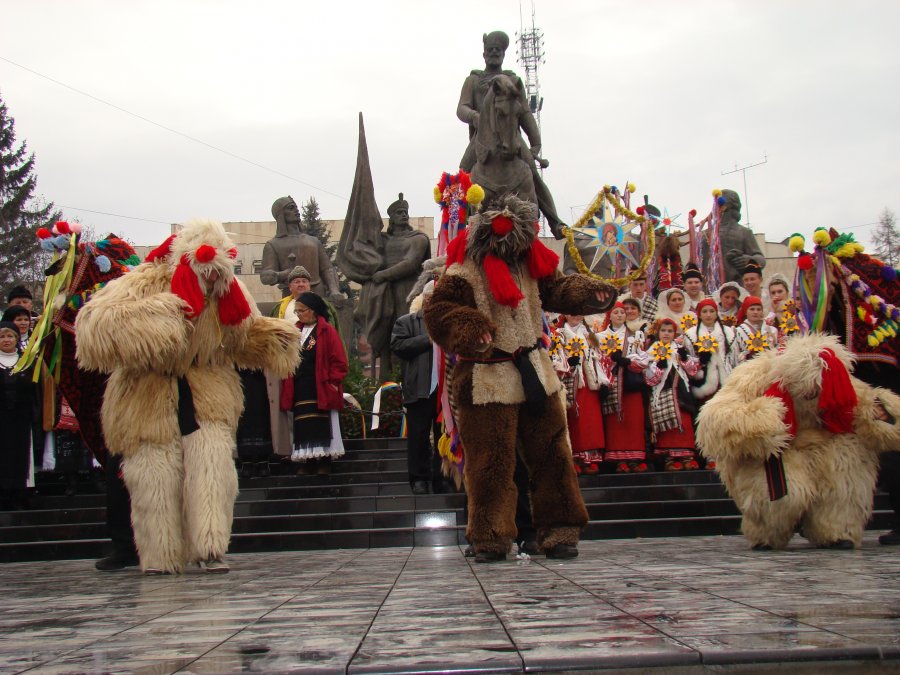 LERU-I LER: Festivalul de colinde și obiceiuri de iarnă CRĂCIUNUL LA ROMÂNI, ediția a XXX-a, cu colinde online și dulciuri pentru copii