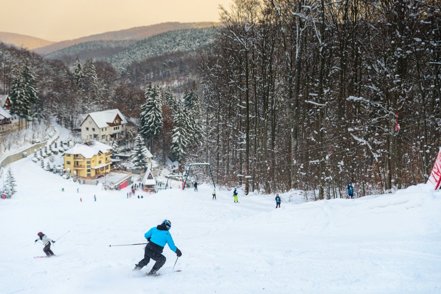 Tunurile de zăpadă – puse în funcţiune pe pârtia de la Şugaş Băi