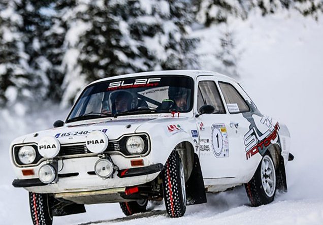 Peste 30 de echipe la Romania Historic Winter Rally; resticţii de circulaţie spre Comandău