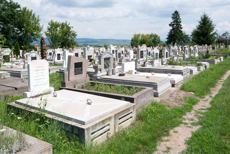 Tarife majorate pentru serviciile oferite de administratorul Cimitirului Comun din Sfântu Gheorghe