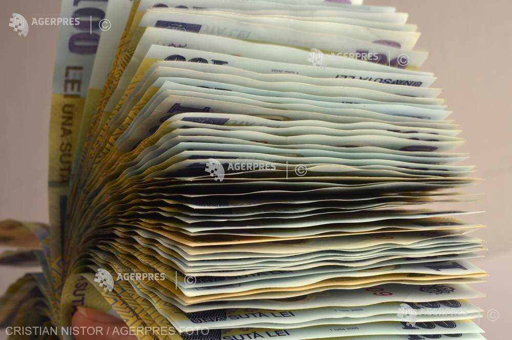 Ministerul Muncii: Guvernul a majorat salariul minim brut la 2.300 de lei pe lună