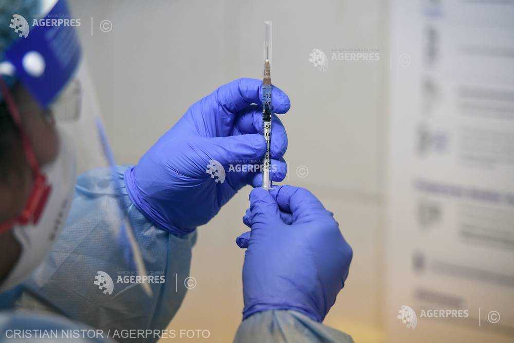 Opt centre de vaccinare anti-COVID-19, pregătite pentru etapa a doua