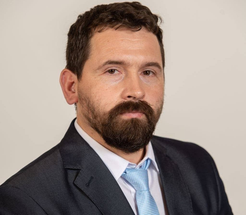 „Sunt speranțe că în jurul nostru se vor trezi conștiițele colegilor din alte partide parlamentare, care au datoria să fie în slujba poporului român prin tot ceea ce vor face în viitorii patru ani.”