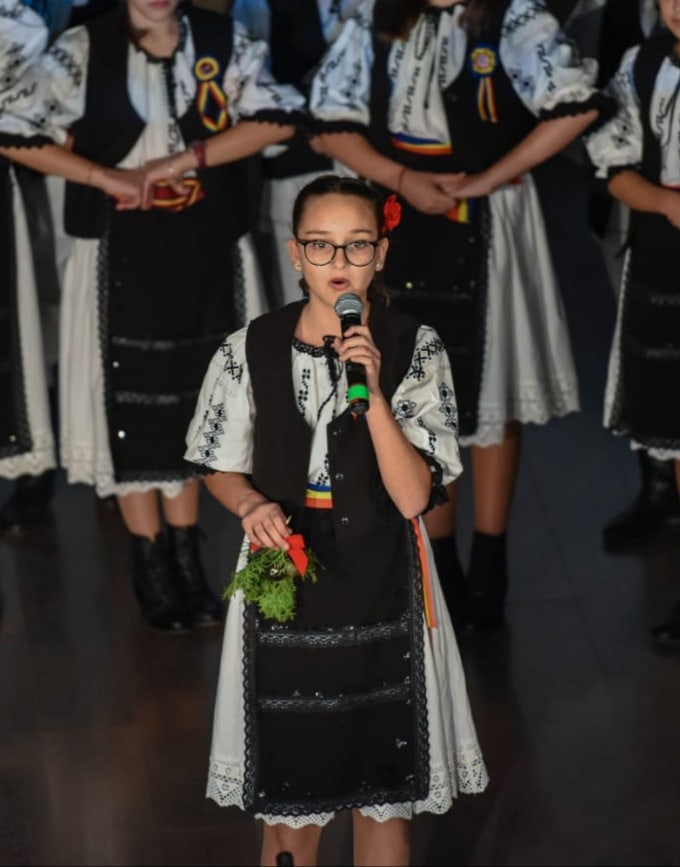 ARTIȘTI COVĂSNENI: SÂNZIANA MIRCEA DIN VOINEȘTII COVASNEI