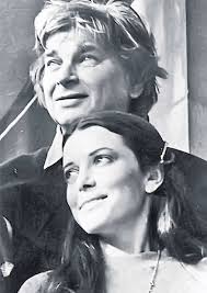 ,,Umbra vieţii mele sunt cuvintele mele”  Nichita Stănescu – 88         ,,Ce bine că eşti, ce mirare că sînt”     (Cântec)