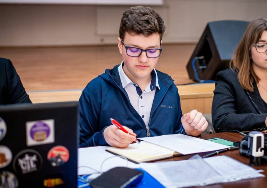 NU NE DORIM VACANȚĂ DE PRIMĂVARĂ PRELUNGITĂ este mesajul unei petiții de pe Declic!