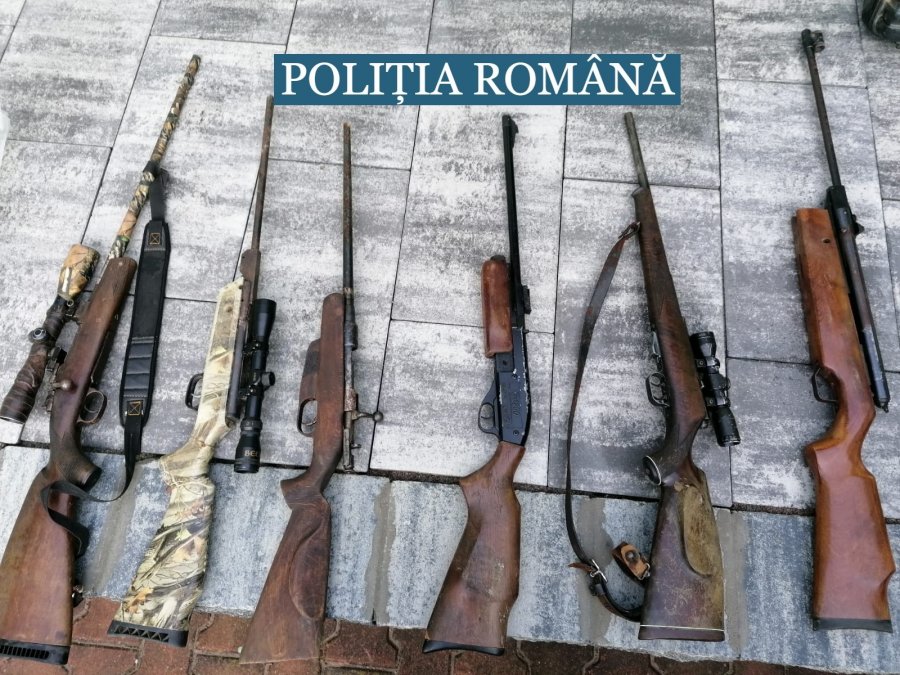 Patru persoane bănuite de braconaj, reţinute de poliţişti