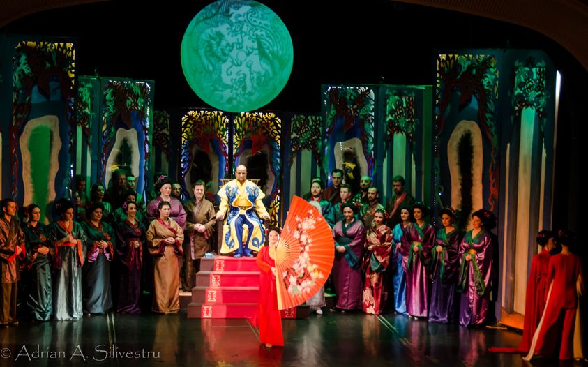 Spectatorii revin bucuroși în sala Operei Brașov pentru a admira… „Țara Surâsului”