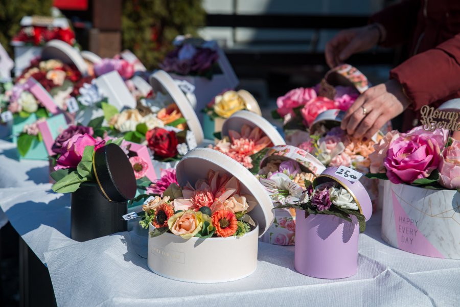 Timp de două zile, la sfârșitul acestei săptămâni, în centrul municipiului Sfântu Gheorghe va fi organizat Târgul Producătorilor și  Meşteşugarilor în cadrul căruia va fi organizat și un târg de flori.