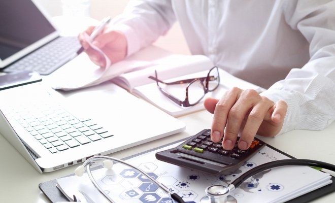 Noul contract-cadru, aprobat de Guvern: Contribuţia personală pentru spitalele private şi număr sporit de consultaţii la domiciliu