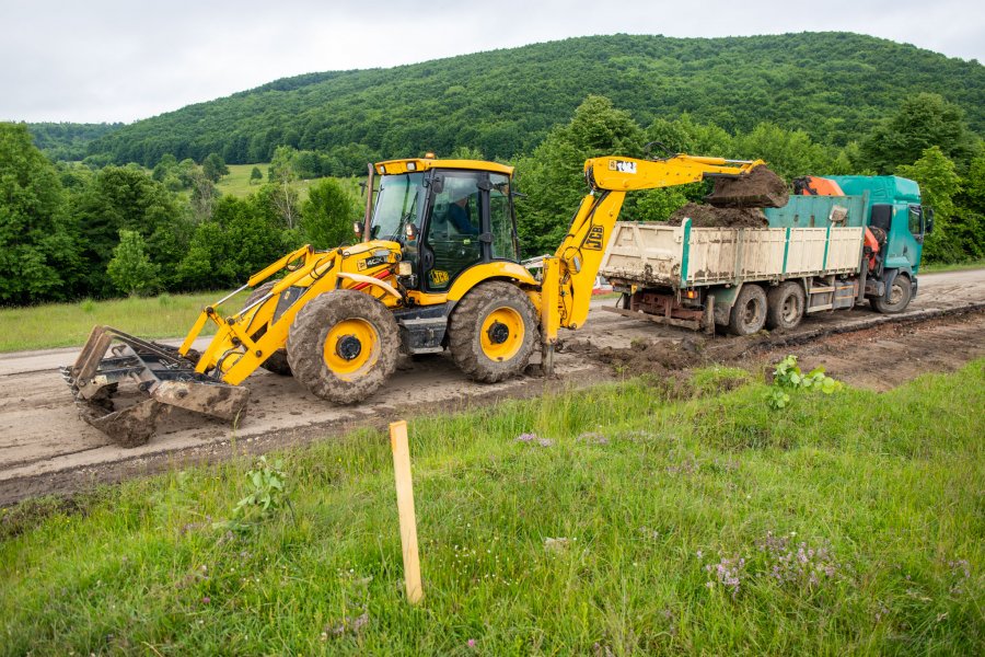 Lucrările de reabilitare pe DJ131, finanțate din fonduri europene, au început