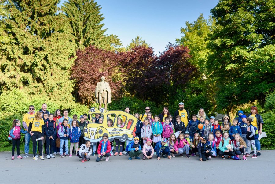 Noi trasee introduse în programul Pedibus pentru stimularea elevilor să meargă pe jos la şcoală
