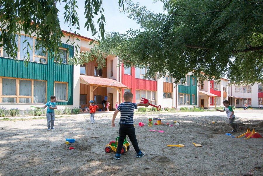 Mai multe grădiniţe şi creşe din Sfântu Gheorghe, deschise în perioada verii