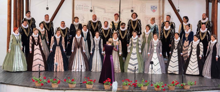 MADRIGAL, bucuria de a trăi dăruind