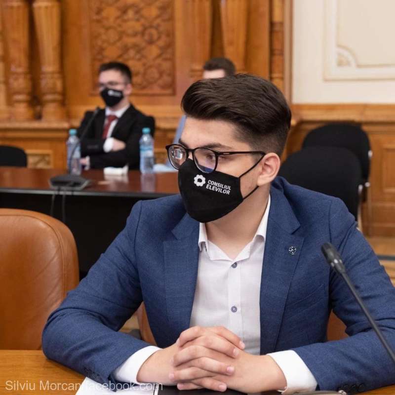Consiliul Naţional al Elevilor dezaprobă „ferm” propunerea de plafonare a burselor şcolare