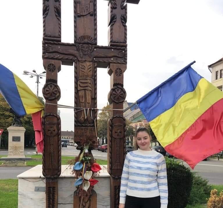 Programul  intitulat ,,Bursele Români pentru Români”,  implementat de Asociațiile „Calea Neamului” și Grai străbun, are 40 de bursieri