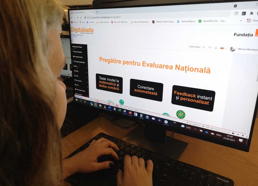 Peste 150 de elevi din județul din Covasna continuă programul Digitaliada în anul școlar 2021 – 2022