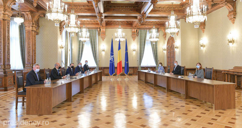 Preşedintele Iohannis are consultări cu partidele şi formaţiunile politice parlamentare pentru desemnarea candidatului la funcţia de prim-ministru