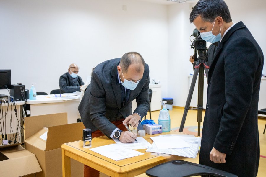 Trei spitale din judeţ au primit aparate de ventilaţie şi medicamente din donaţia Guvernului Ungariei