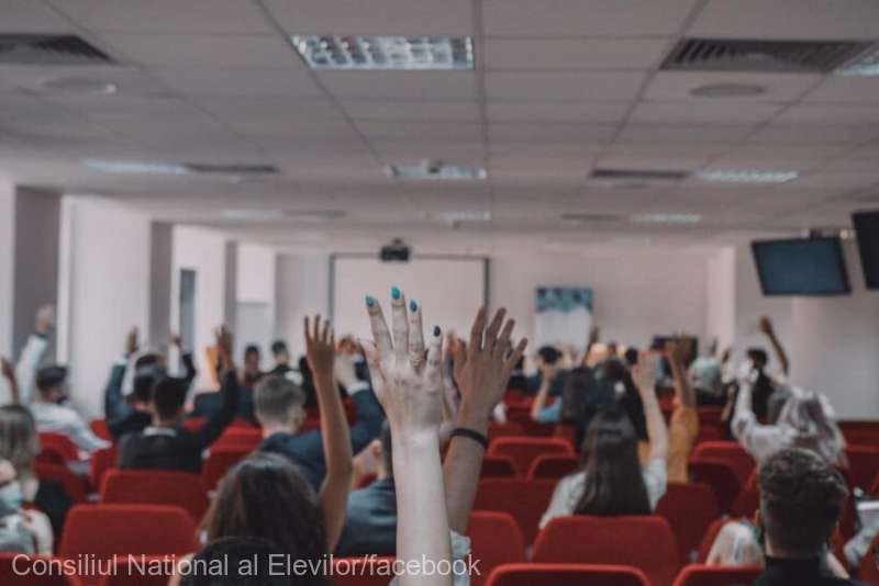 Consiliul Naţional al Elevilor cere autorităţilor să trateze situaţia educaţiei cu maximă responsabilitate