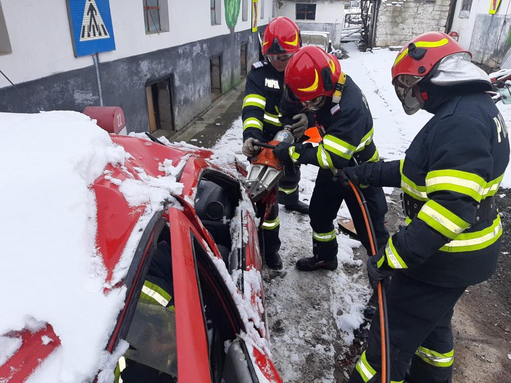 În conditii cât mai reale la Poligonul de pregătire al pompierilor!