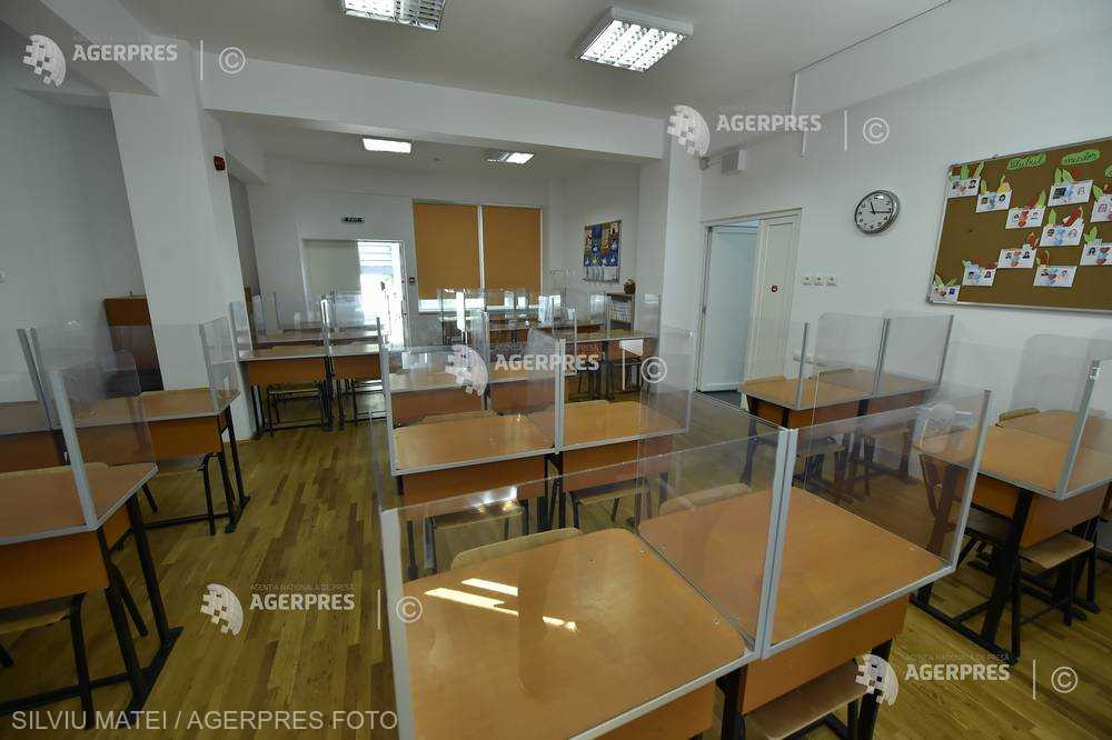 Doar 19 unităţi de învăţământ vor funcţiona online, săptămâna aceasta