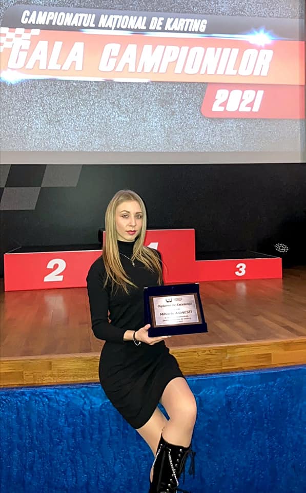 Cel mai bun arbitru de traseu al Federației Române de Karting este Crina – Mihaela Aionesei, din Târgu Secuiesc