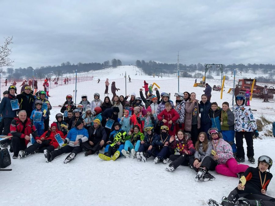 Cupa de schi „Profesor Iordan Popica” a adunat peste 100 de participanți, la start