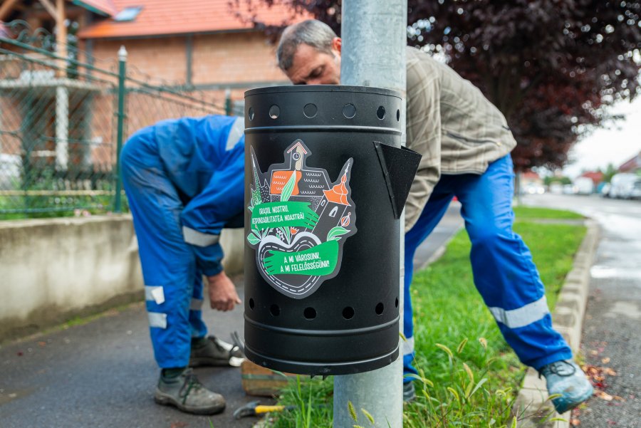 Locul gunoiului menajer nu este în coşurile de gunoi stradal!