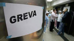 Prefecturile din toată țara intră în grevă