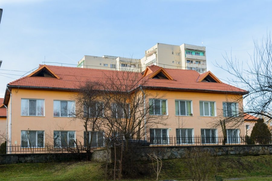 Lucrări de renovare interioară a instituțiilor de învățământ și a locuințelor sociale din Sfântu Gheorghe