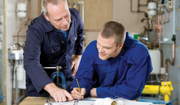 Doar 10% dintre elevii români au acces la experienţe de învăţare practică, prin comparaţie cu 61%, în UE (studiu)