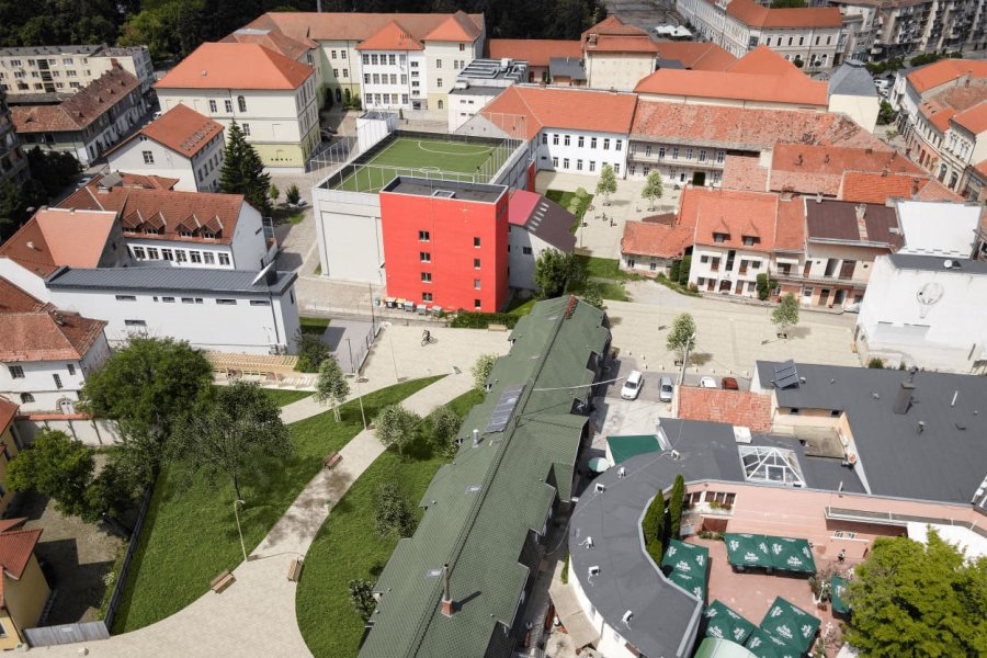 Curţile interioare din centrul municipiului Sfântu Gheorghe, transformate în zonă pietonală